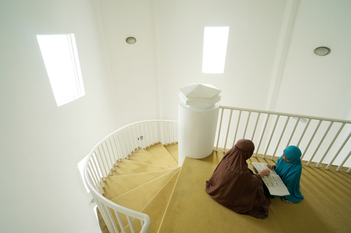 How can One Encourage Their Spouse to Pray? post thumbnail image